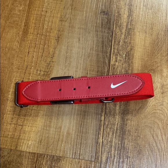 Nike kids Red Athletic baseball Belt with Adjustable Fit - Picture 2 of 7